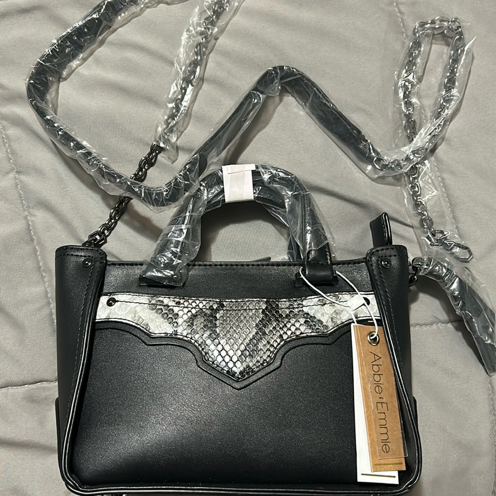 brand new abbie emmie purse!